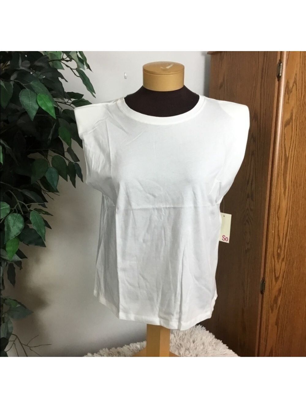 SO tank with fully covered shoulder pads Woman’s Juniors size XL